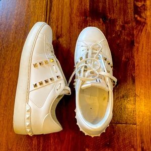 VALENTINO ROCKSTUD SIZE 39 WORN/GENTLY USED